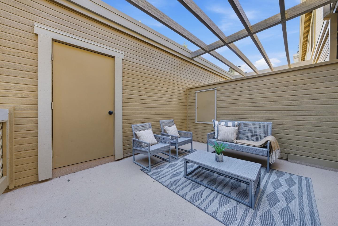 994 La Mesa Terrace F