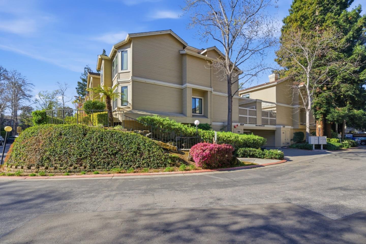 994 La Mesa Terrace F