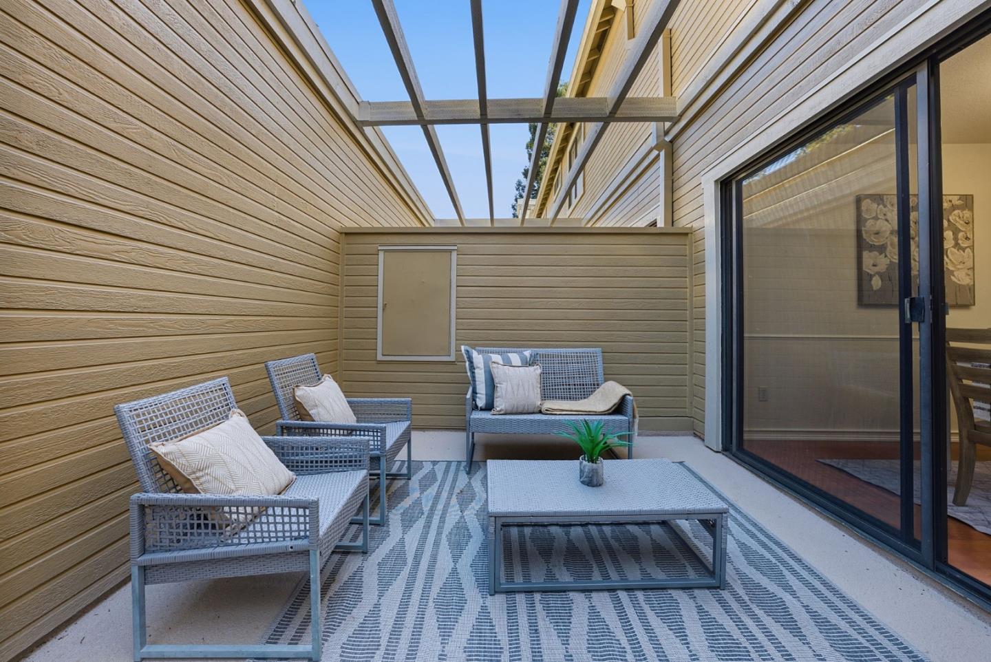 994 La Mesa Terrace F