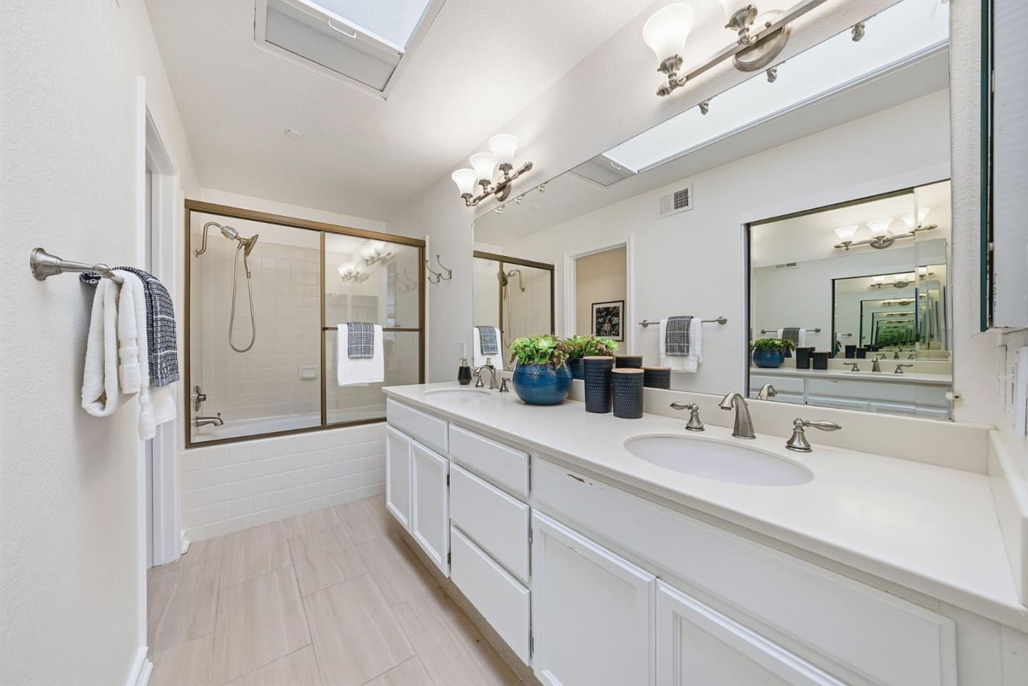 994 La Mesa Terrace F