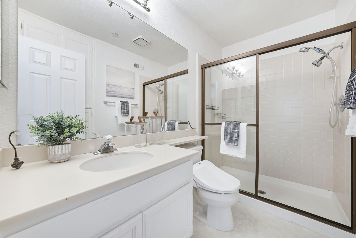 994 La Mesa Terrace F