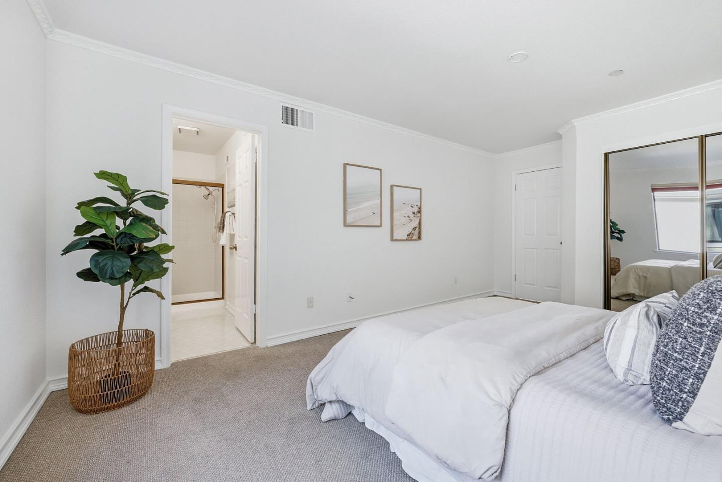 994 La Mesa Terrace F