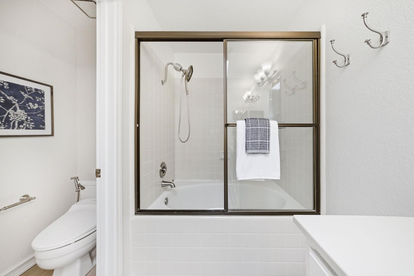 994 La Mesa Terrace F