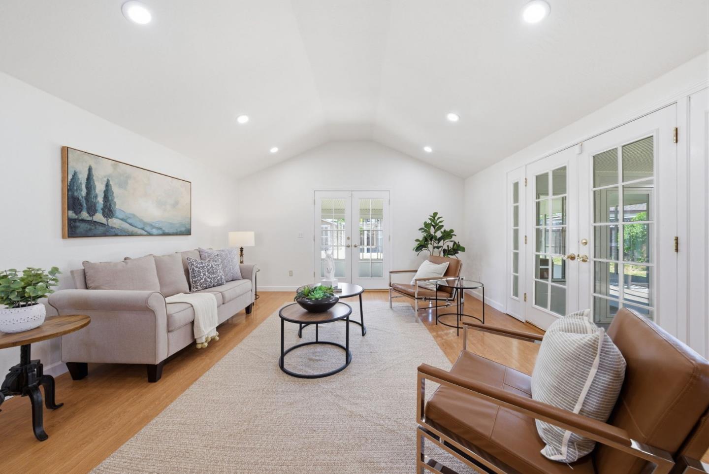 3046 Greenwood Drive