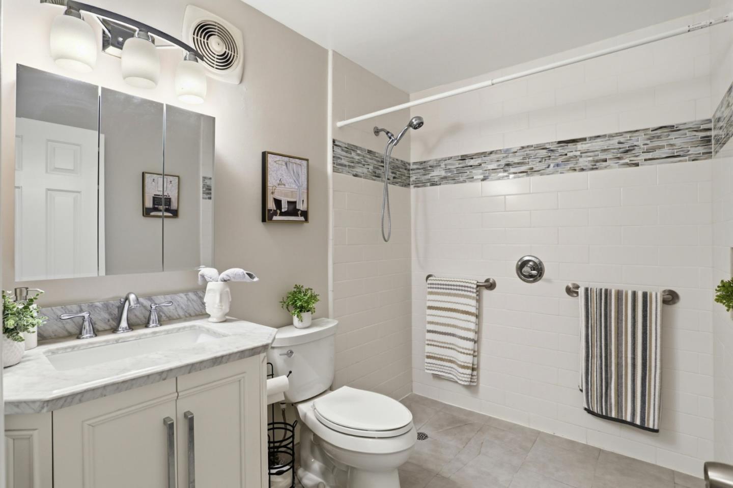 7150 Rainbow Drive 4