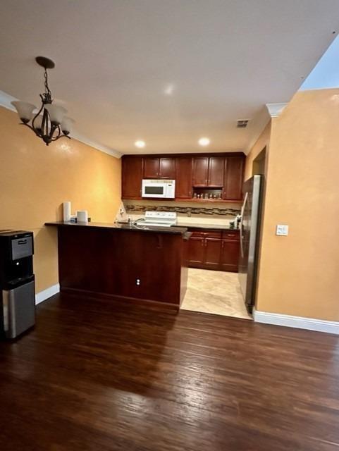 3939 Madison Avenue 233