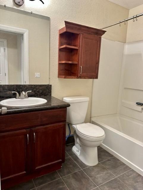 3939 Madison Avenue 233