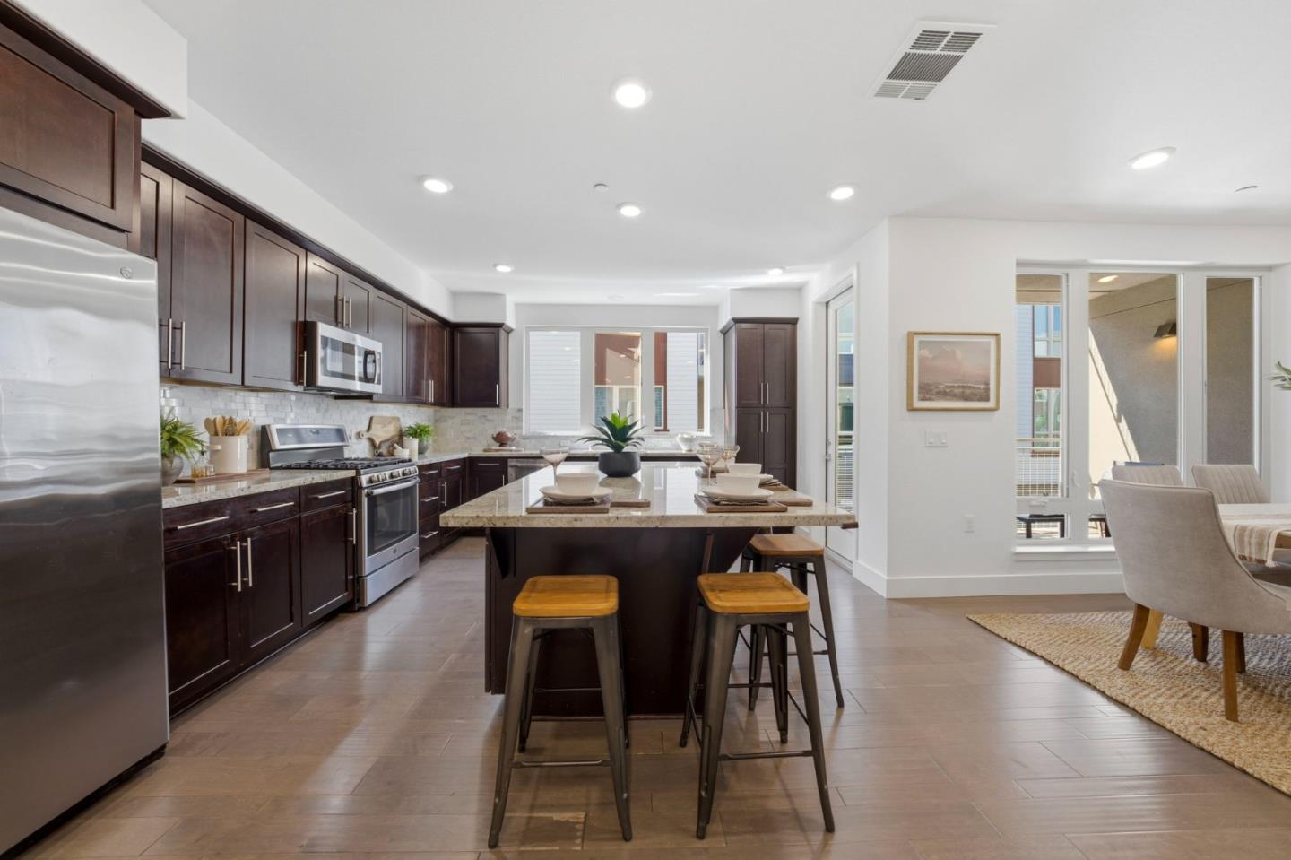 1690 Delano Street 22