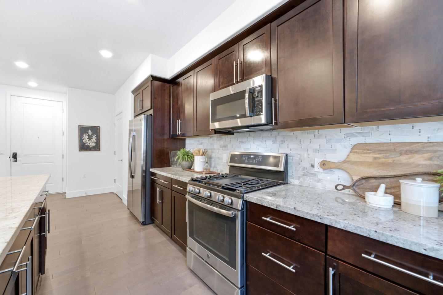 1690 Delano Street 22