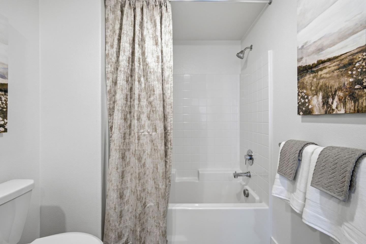 1690 Delano Street 22