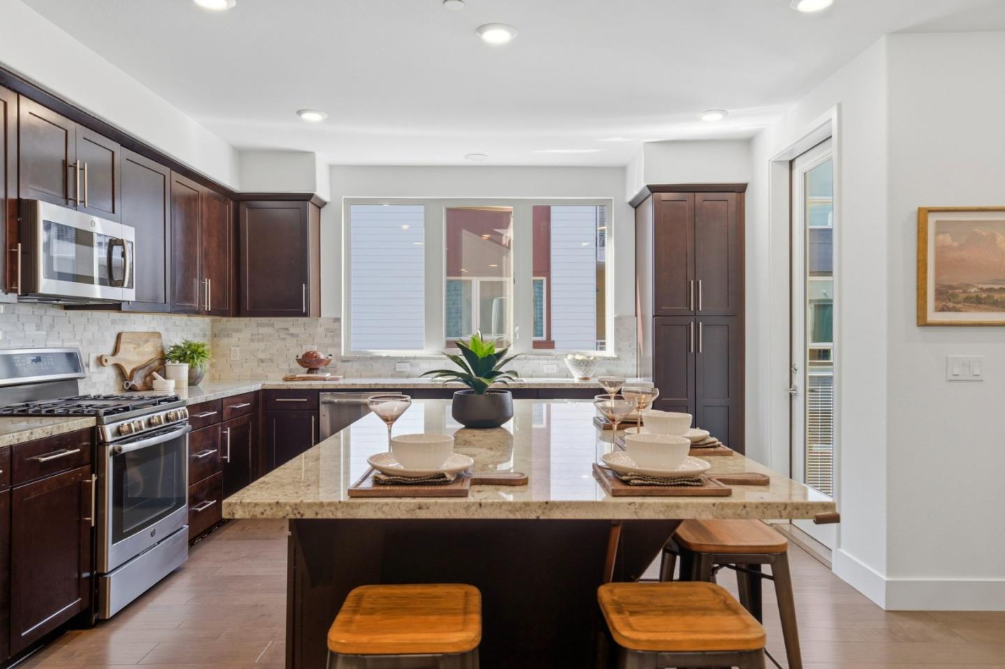 1690 Delano Street 22