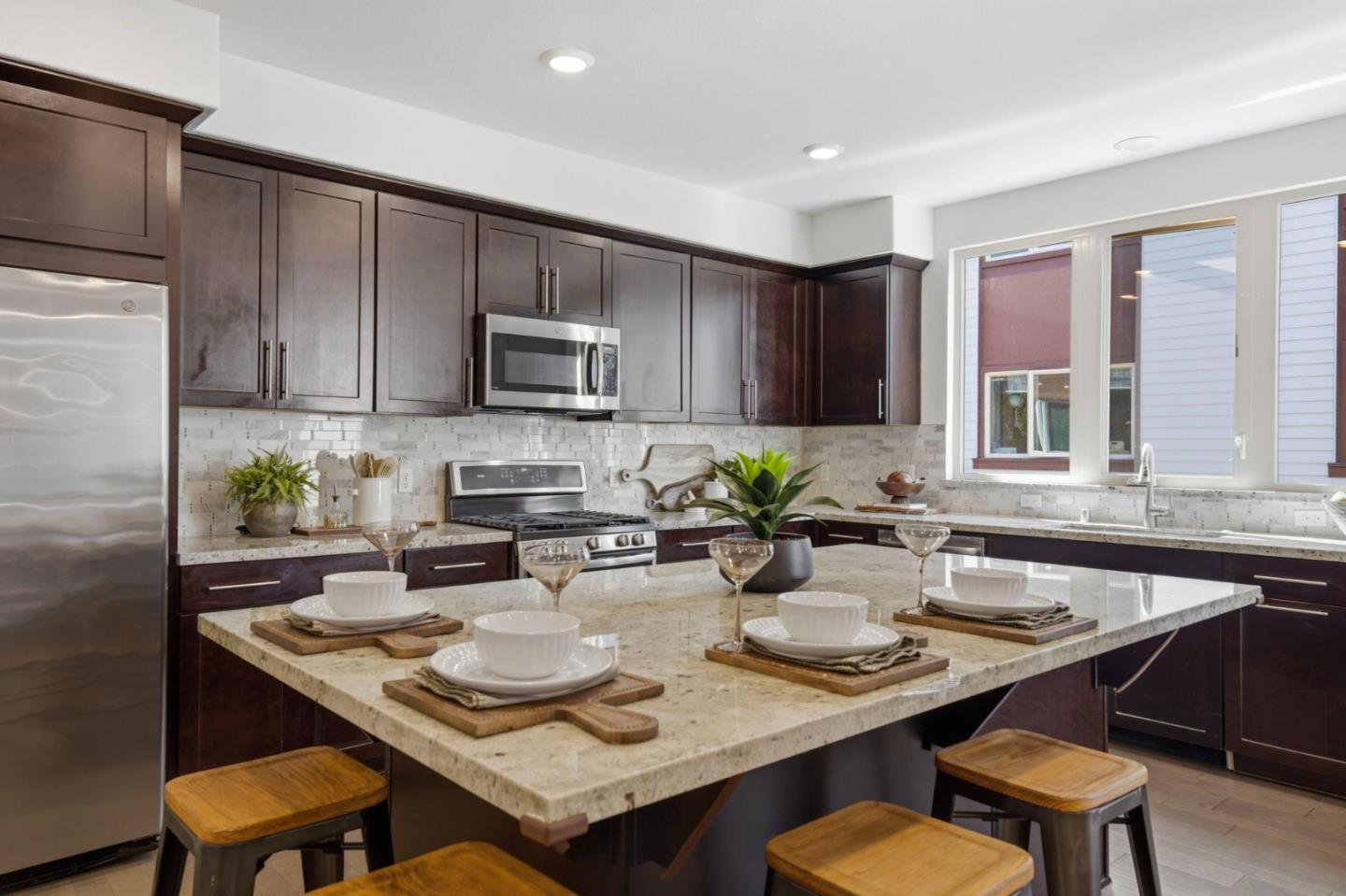 1690 Delano Street 22