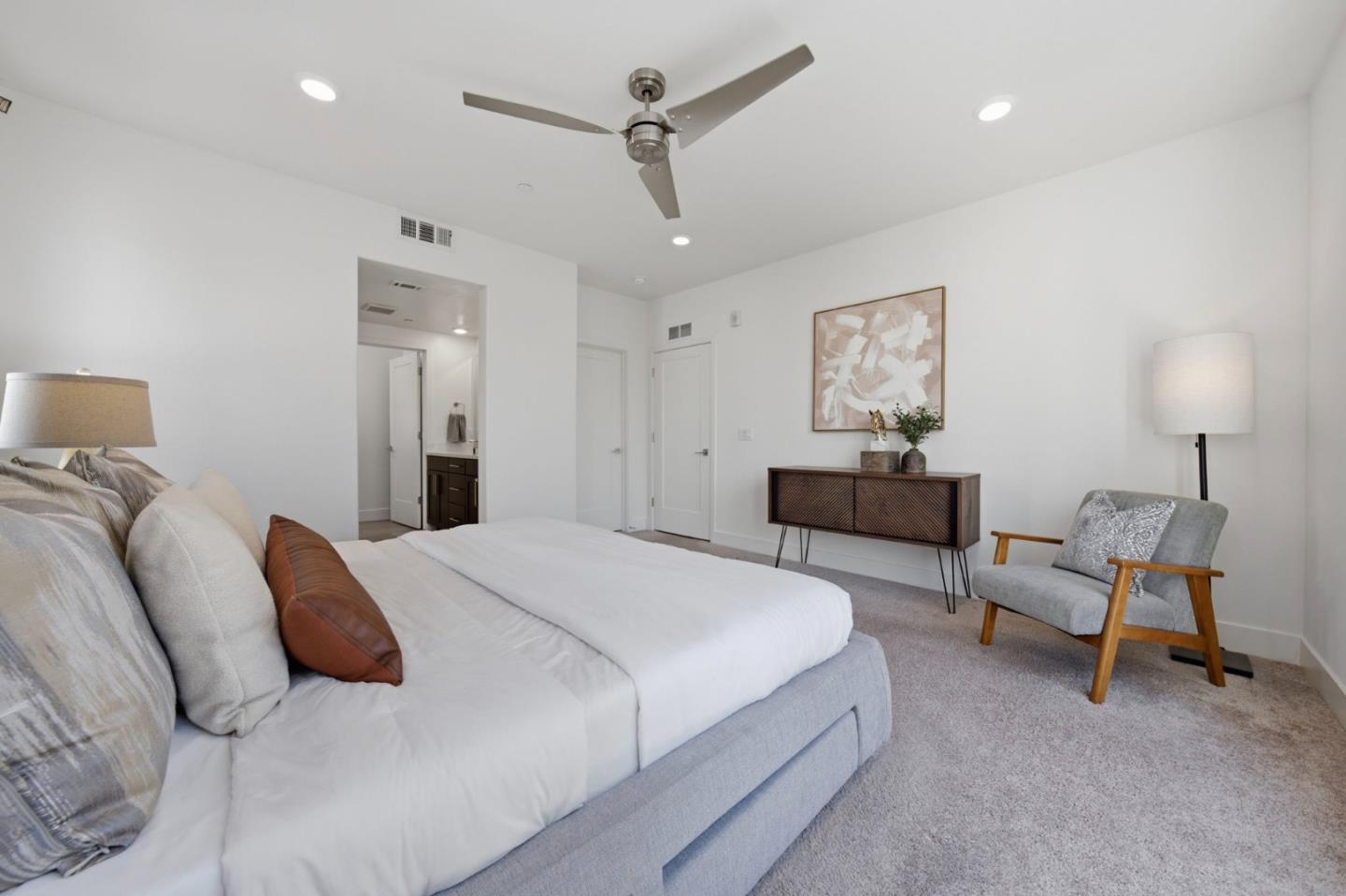 1690 Delano Street 22