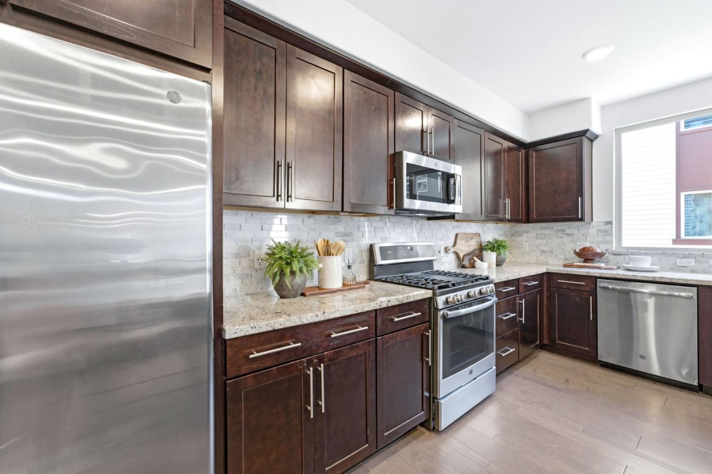 1690 Delano Street 22