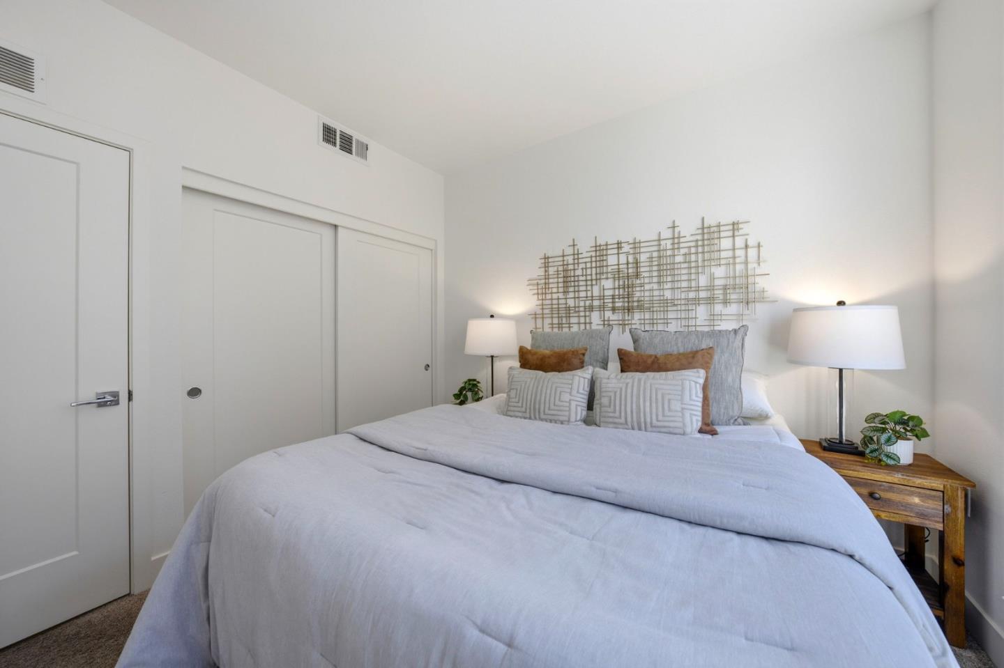 1690 Delano Street 22