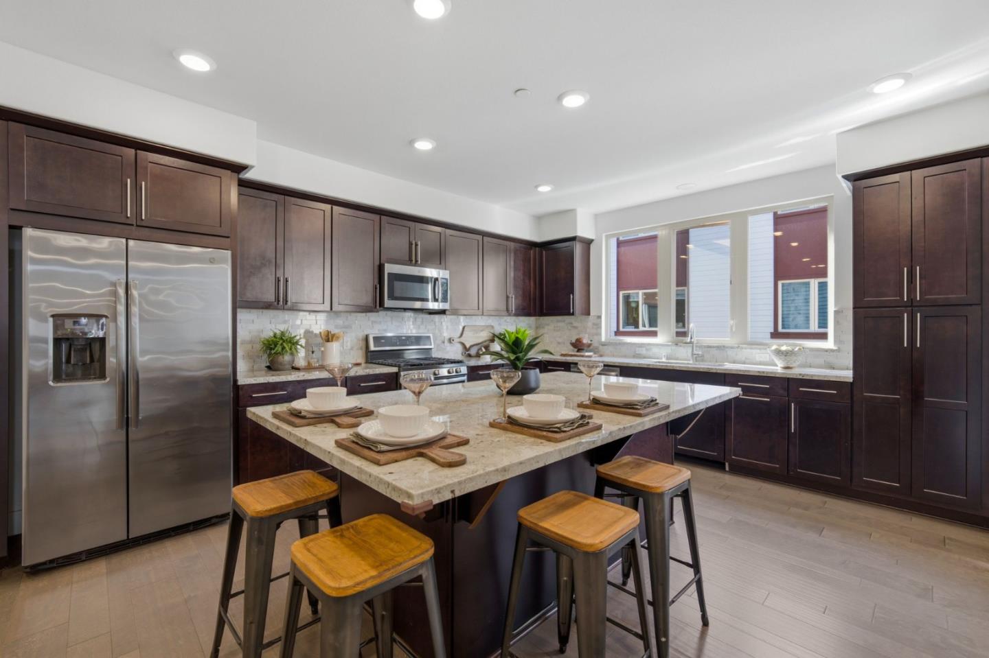 1690 Delano Street 22