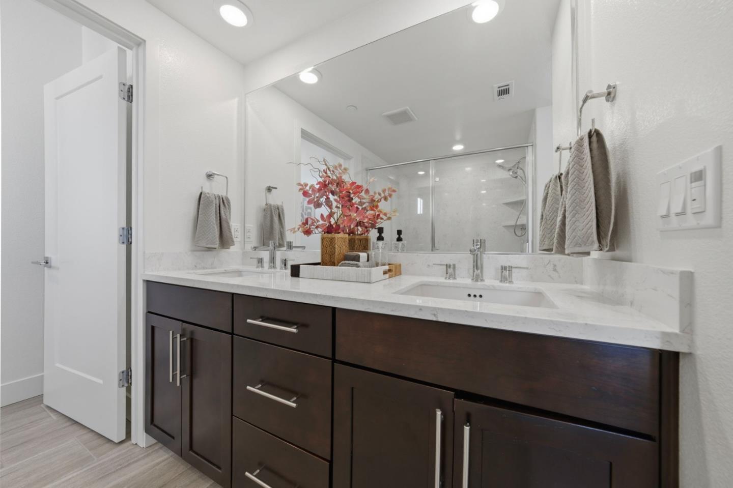 1690 Delano Street 22