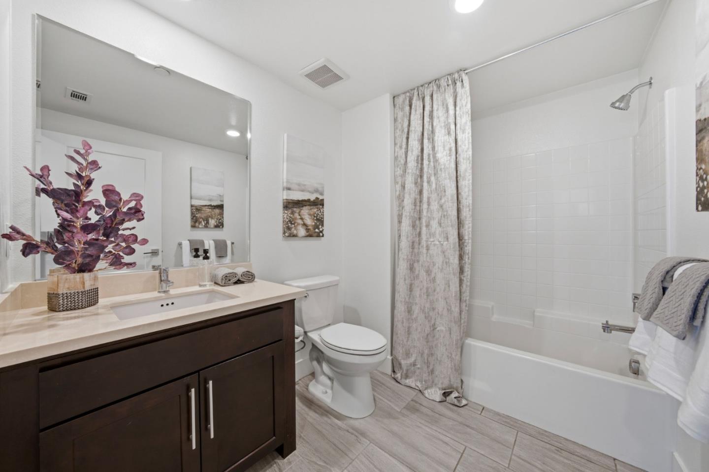 1690 Delano Street 22