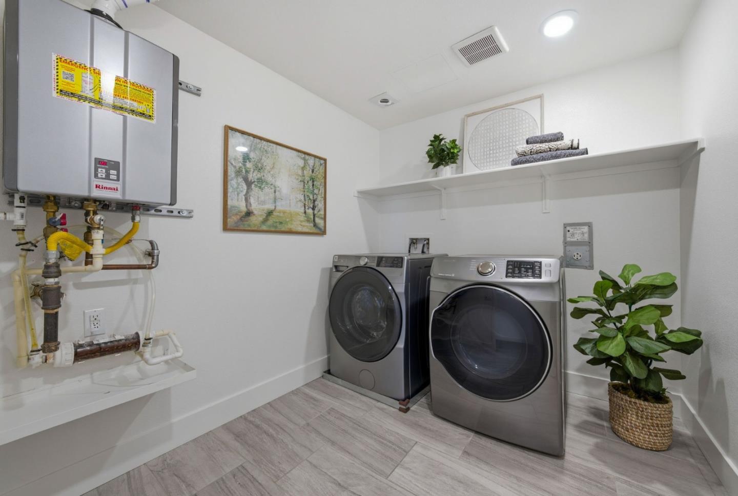 1690 Delano Street 22