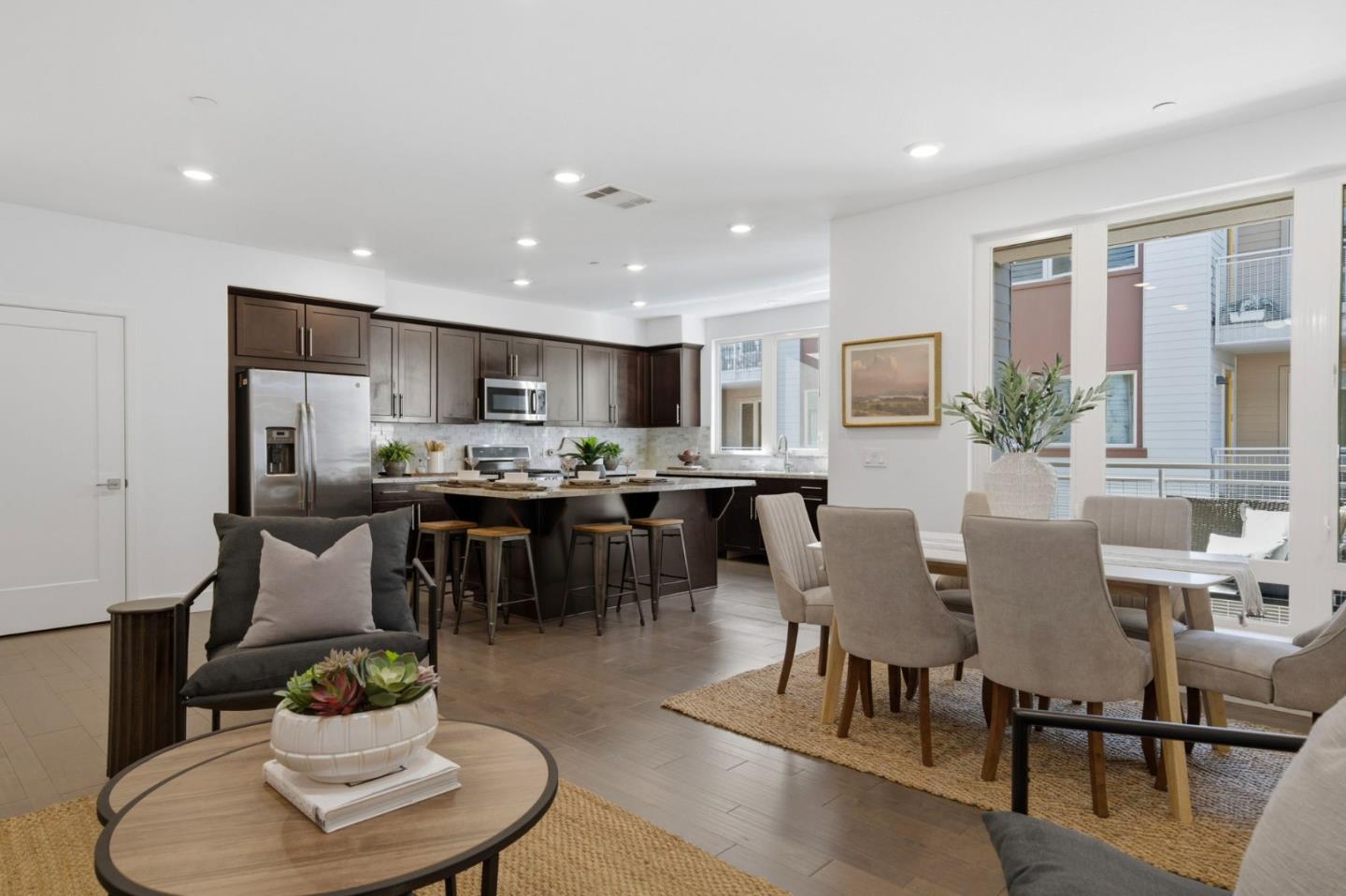 1690 Delano Street 22