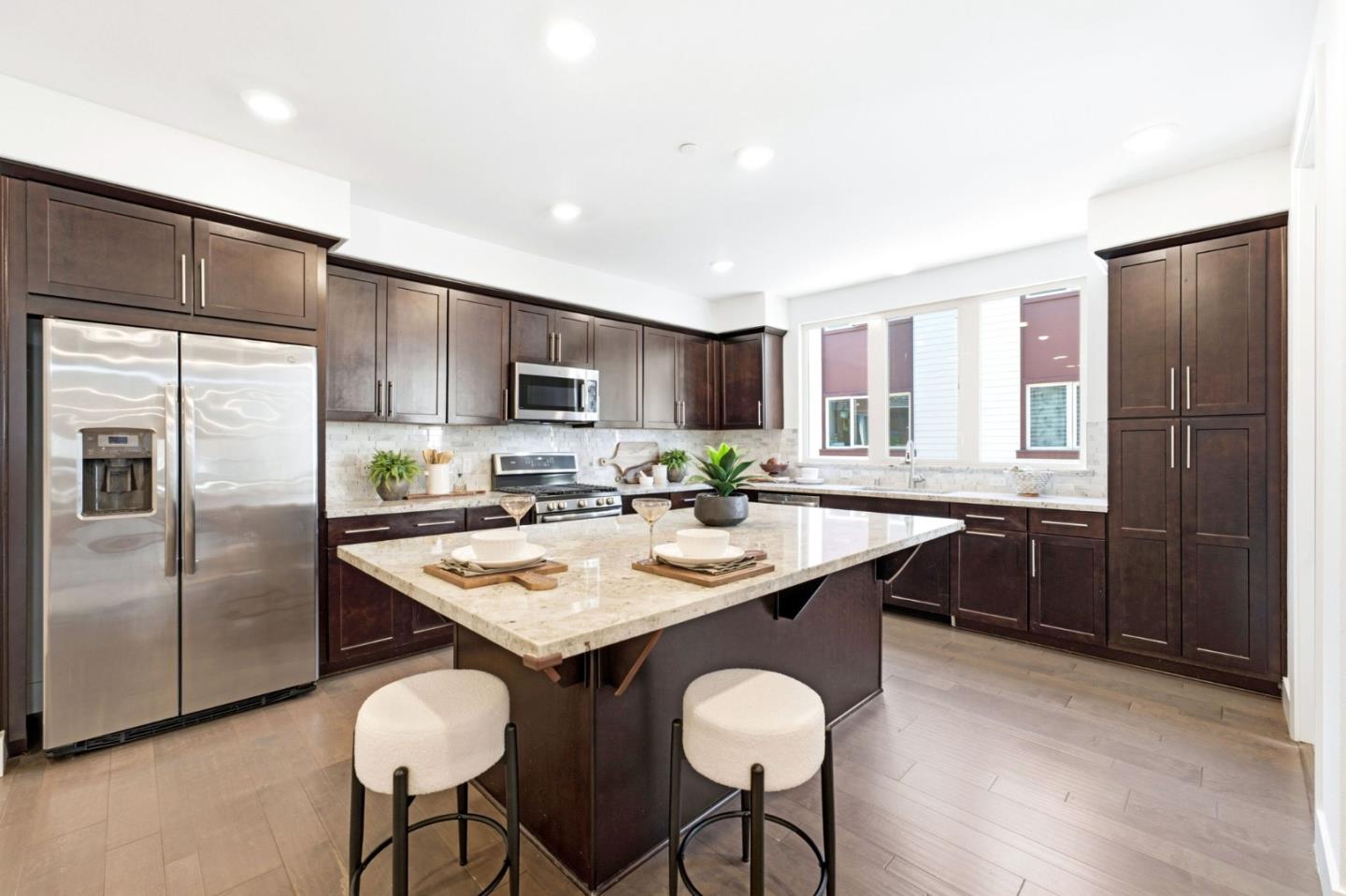 1690 Delano Street 22