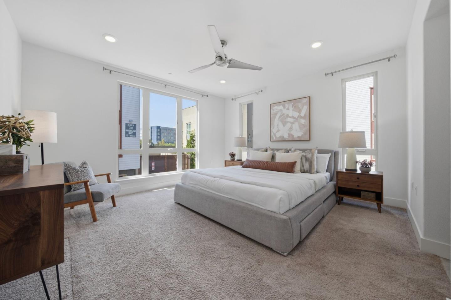 1690 Delano Street 22