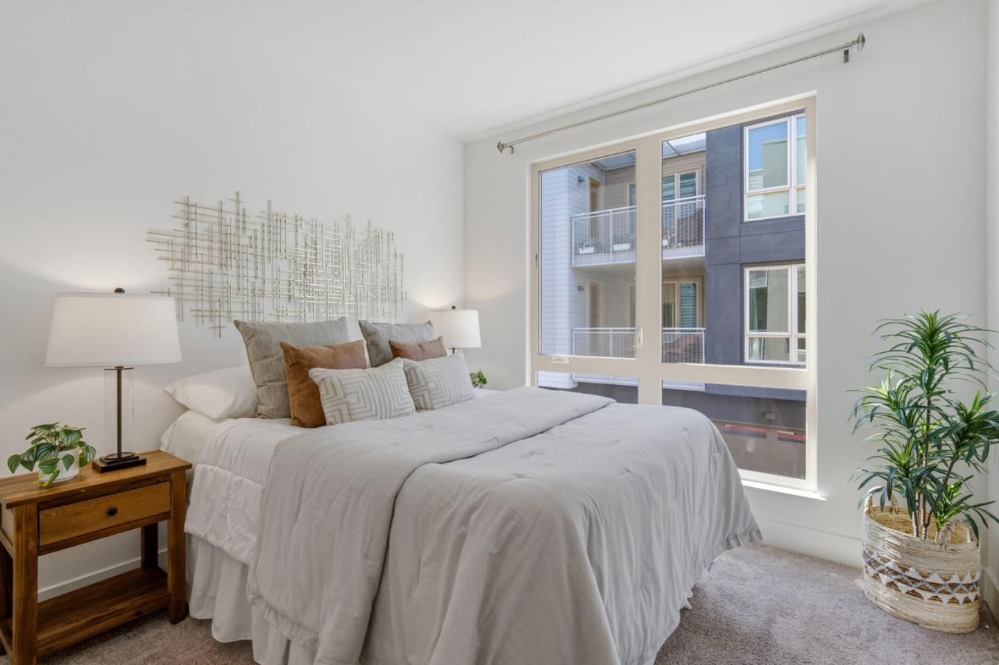 1690 Delano Street 22