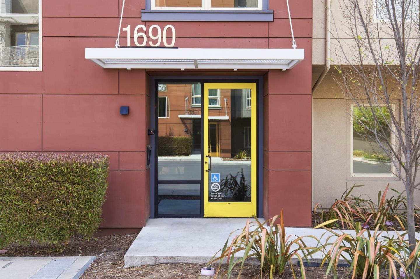 1690 Delano Street 22