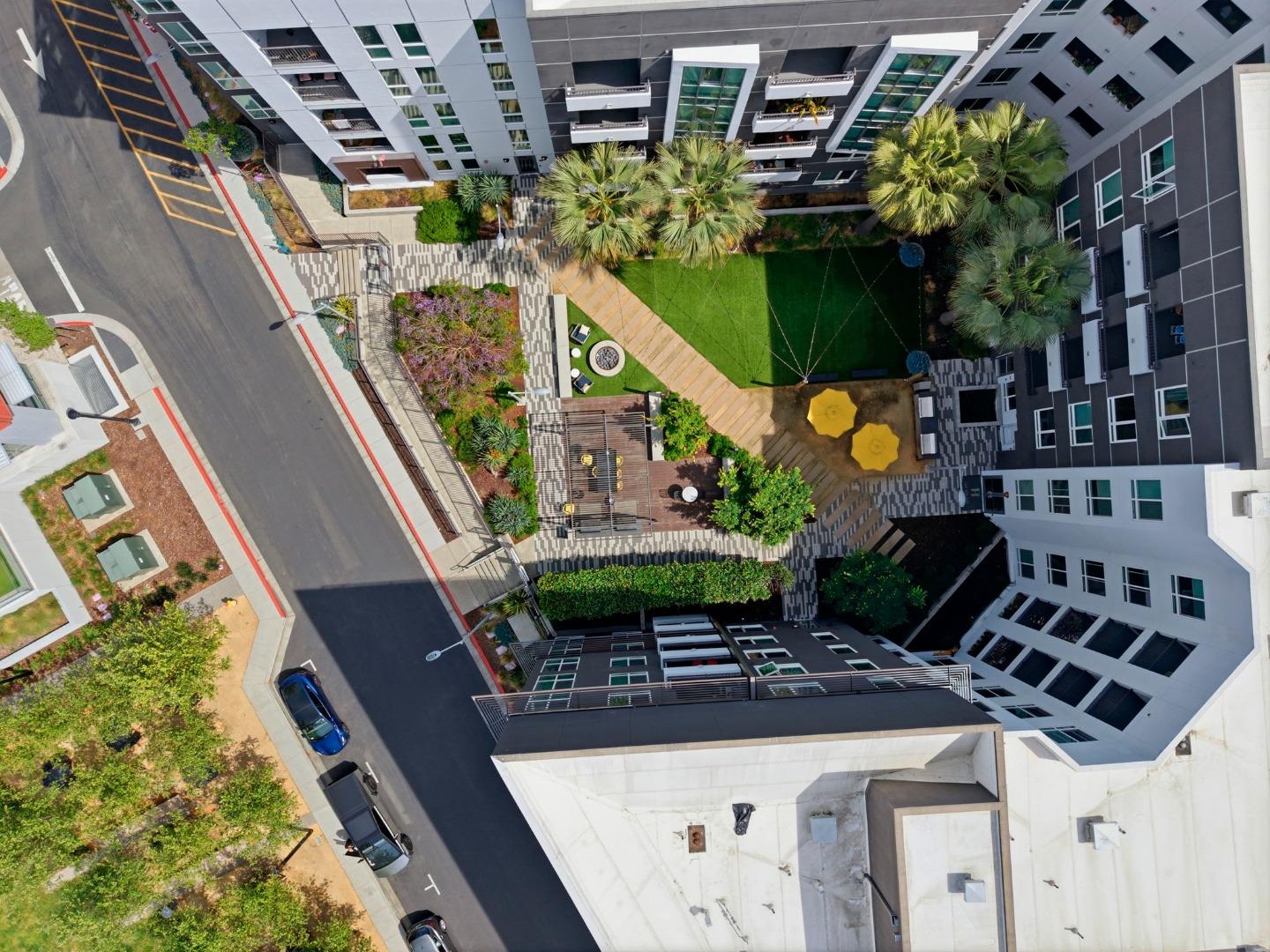 1690 Delano Street 22