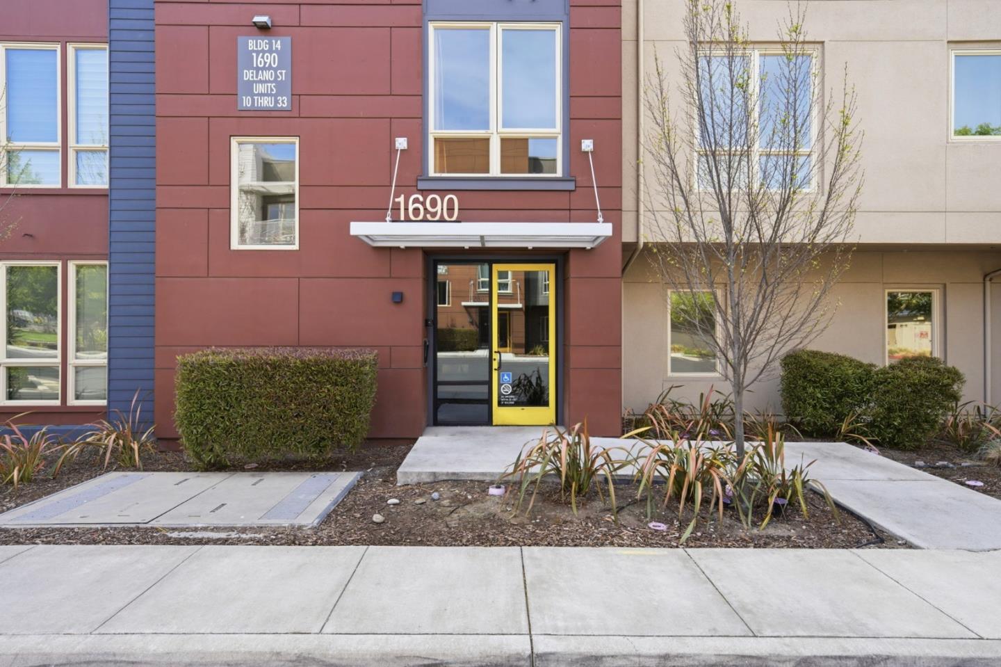 1690 Delano Street 22