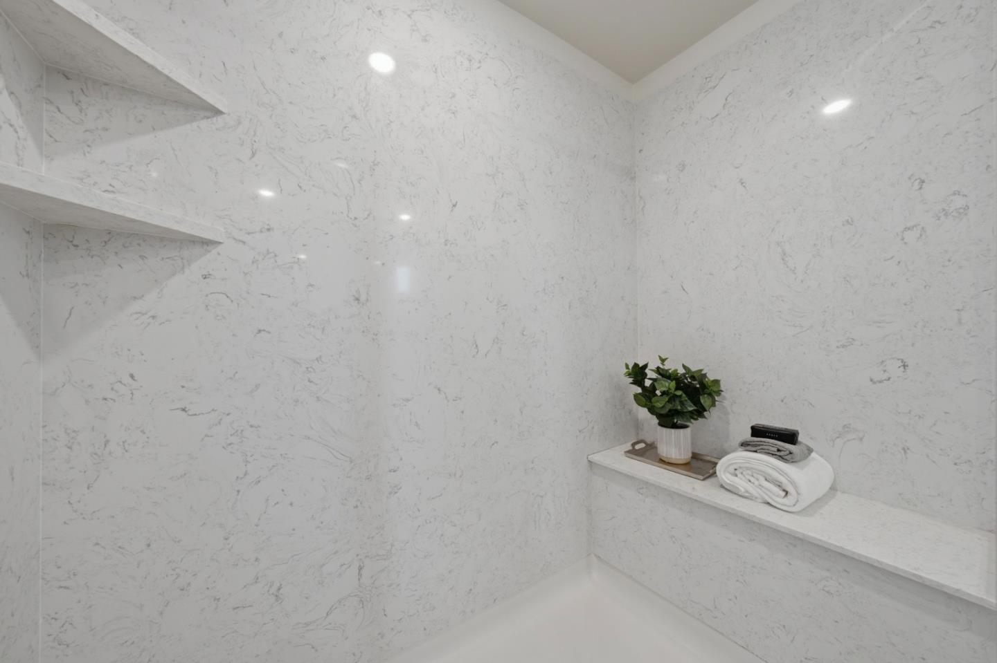 1690 Delano Street 22