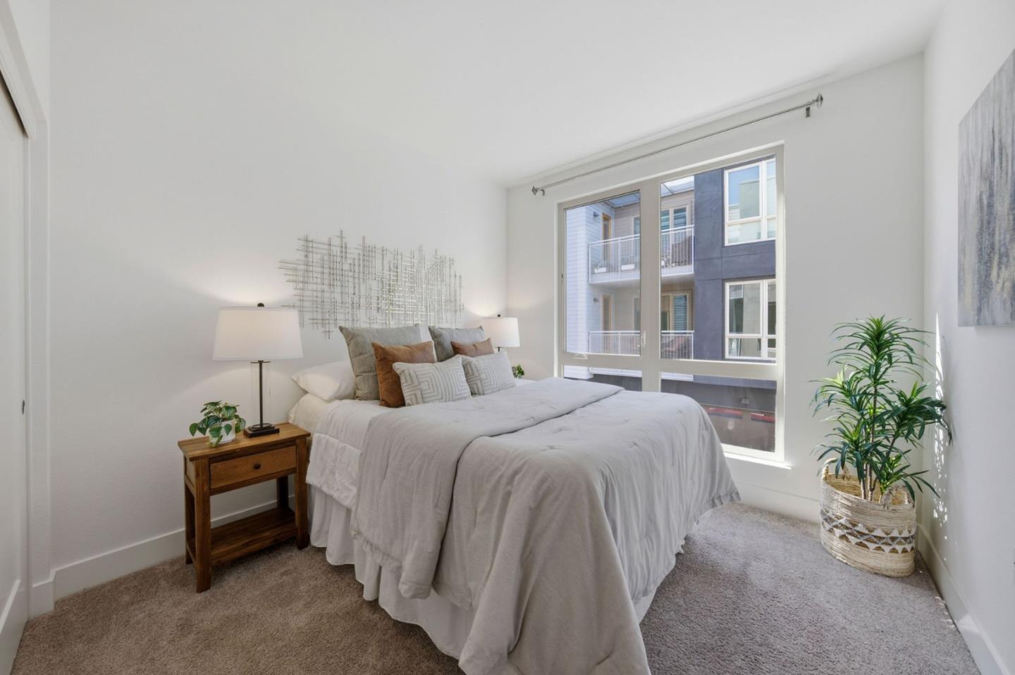 1690 Delano Street 22