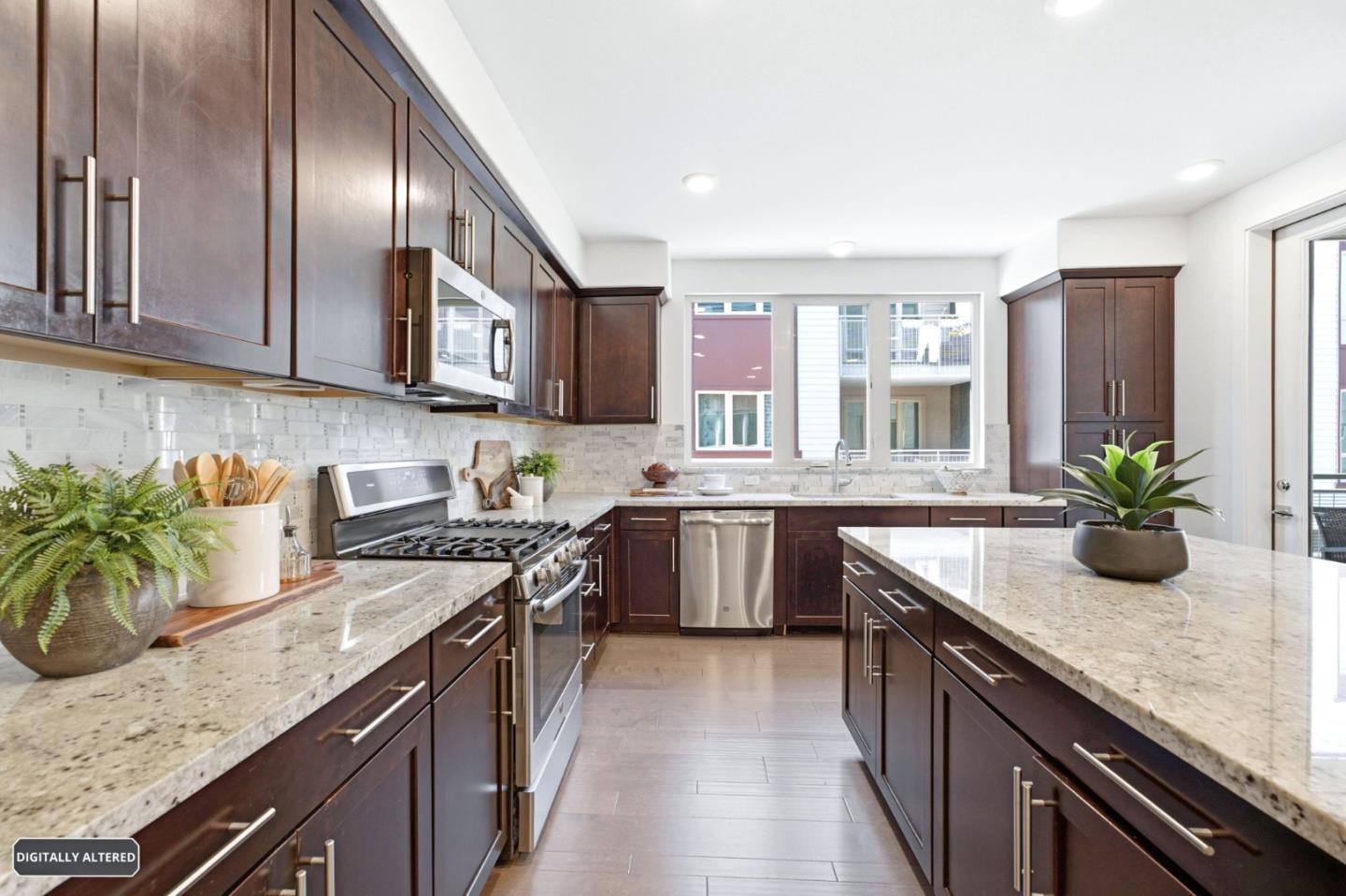 1690 Delano Street 22