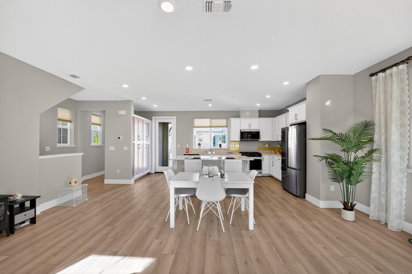 1303 Antonella PL