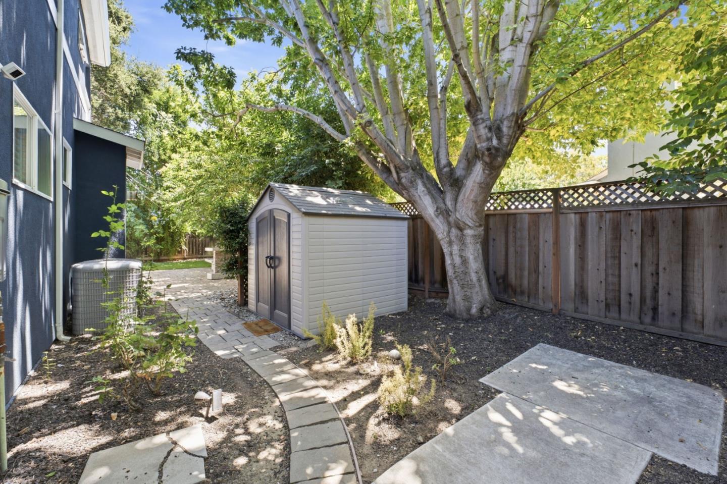 1622 Lincoln AVE