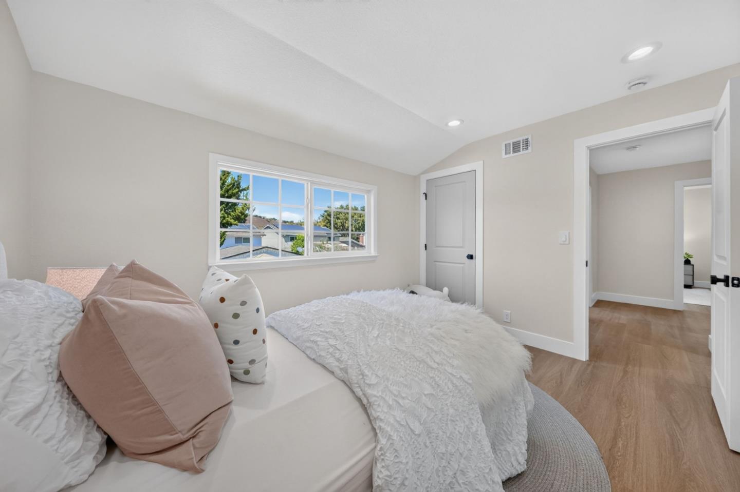 1031 Mount Darwin DR