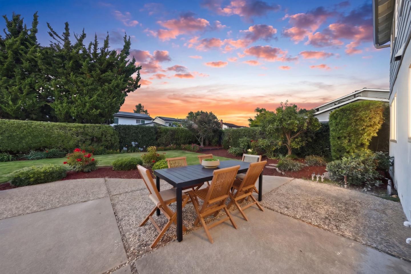 1031 Mount Darwin DR