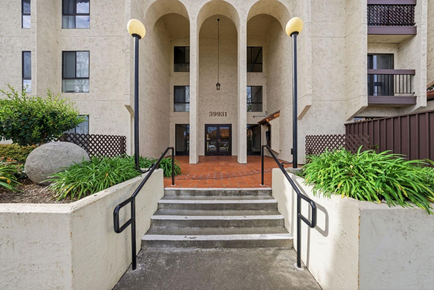 39931 Cedar BLVD 305