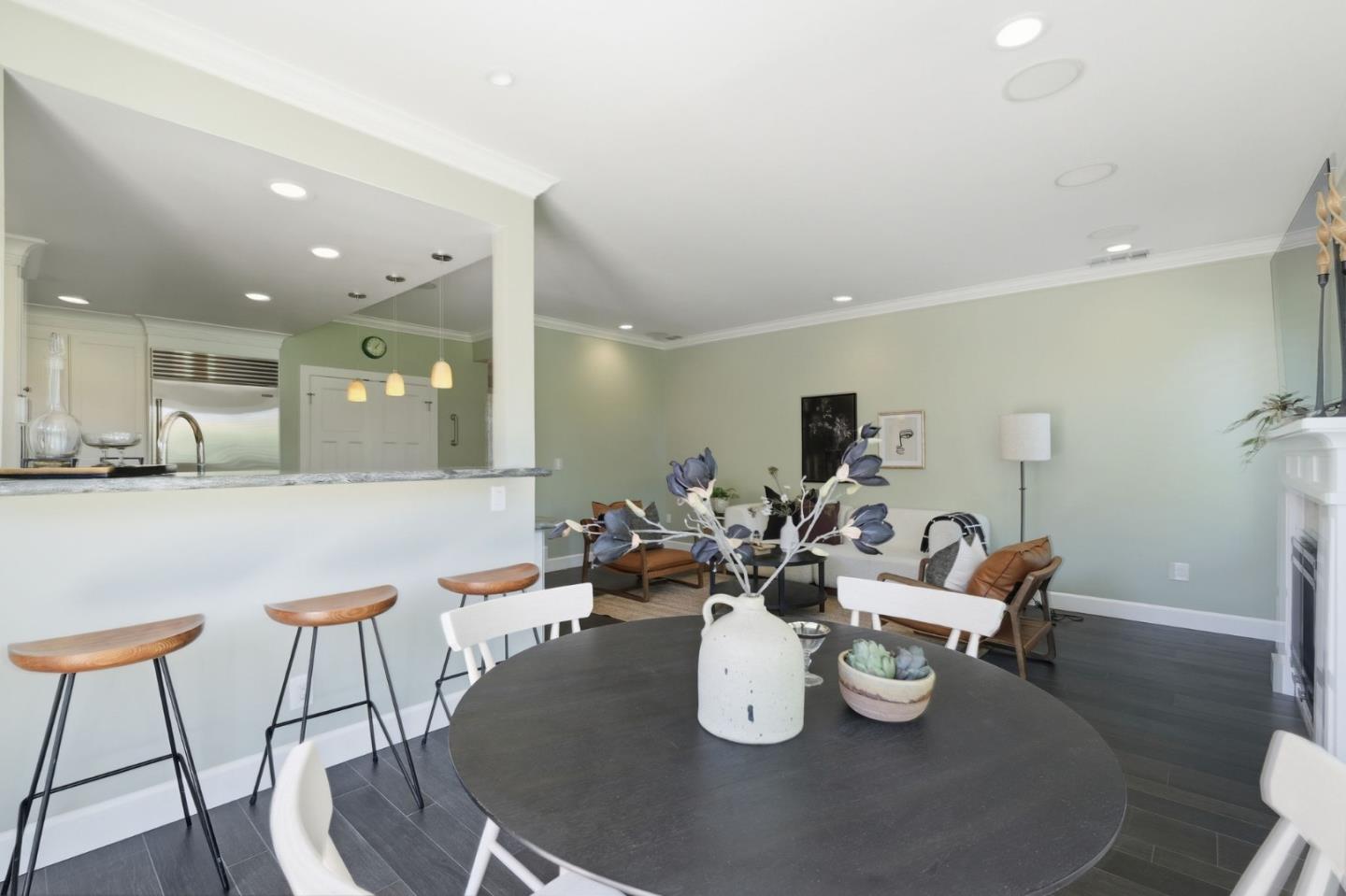 116 Meadowbrook DR