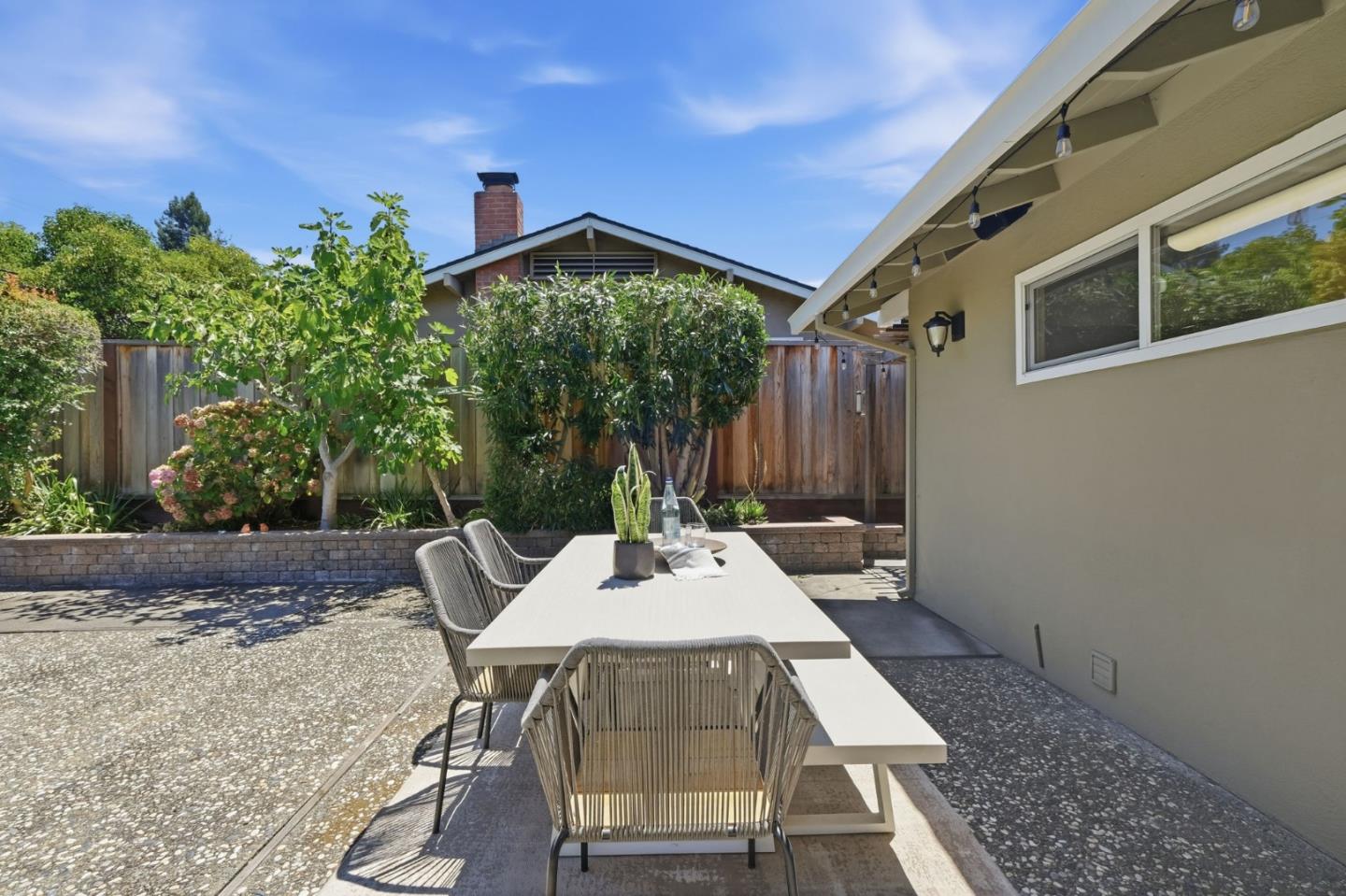 116 Meadowbrook DR