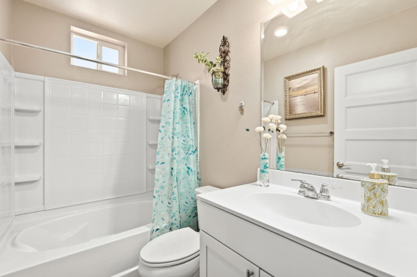 132 Llano De Los Robles AVE