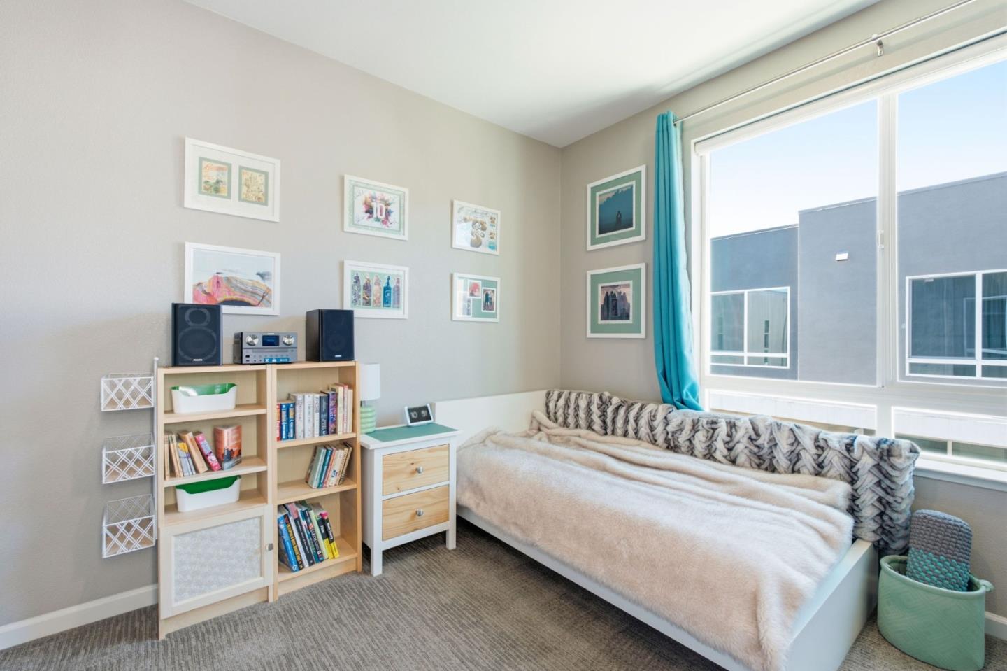 132 Llano De Los Robles AVE