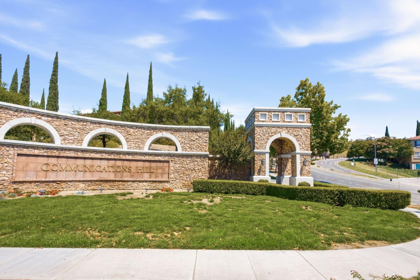 132 Llano De Los Robles AVE