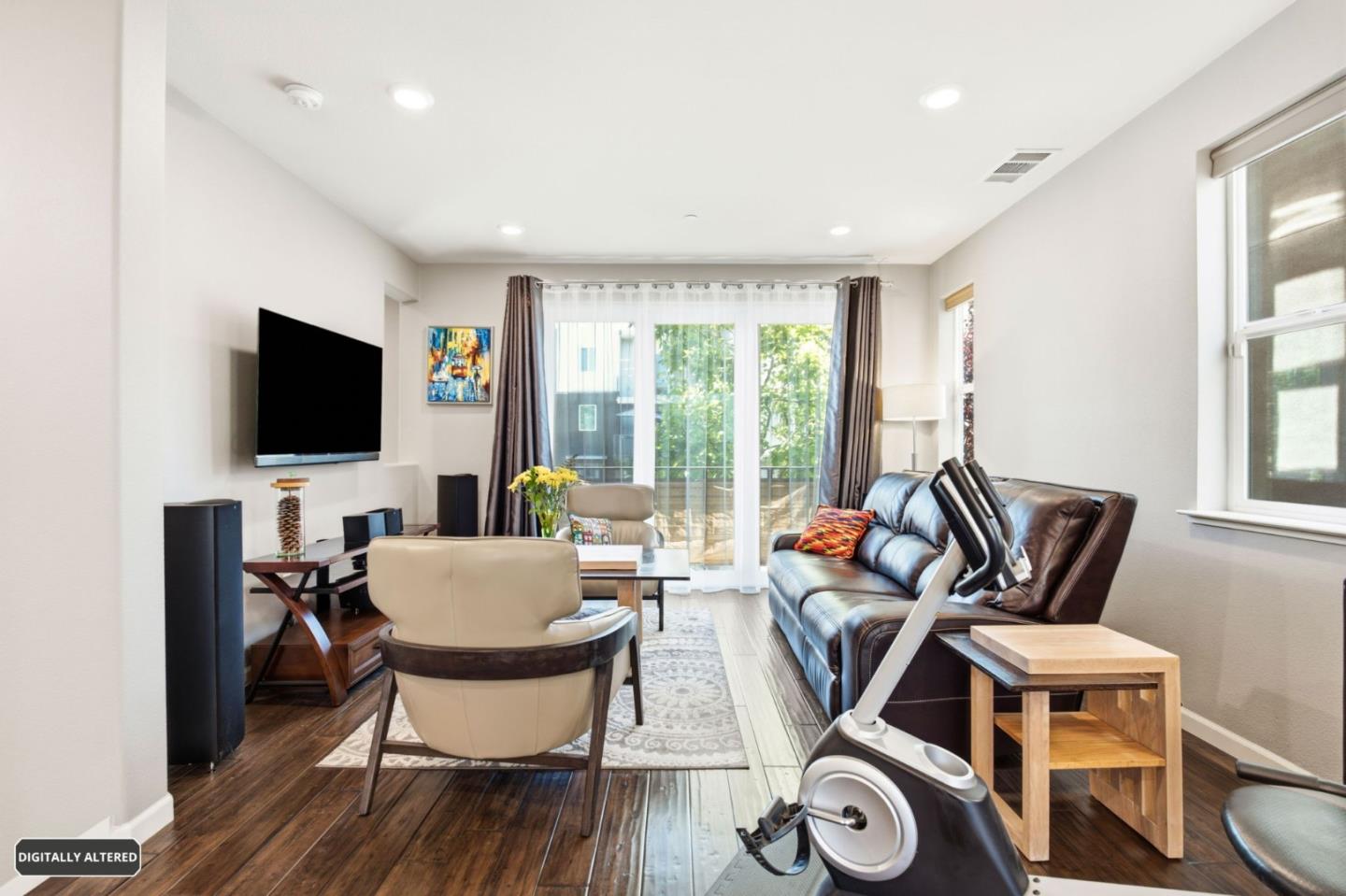 132 Llano De Los Robles AVE