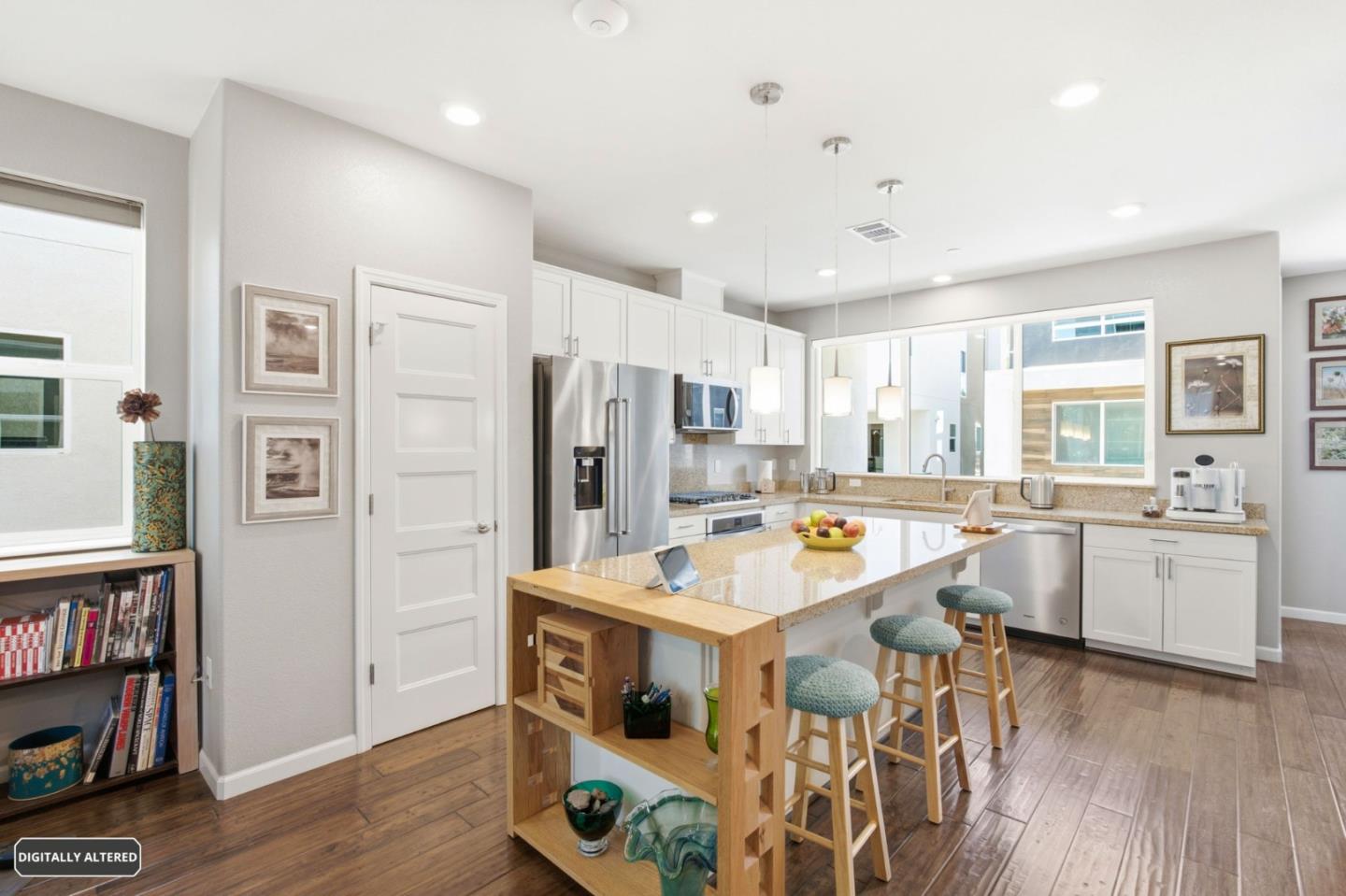 132 Llano De Los Robles AVE