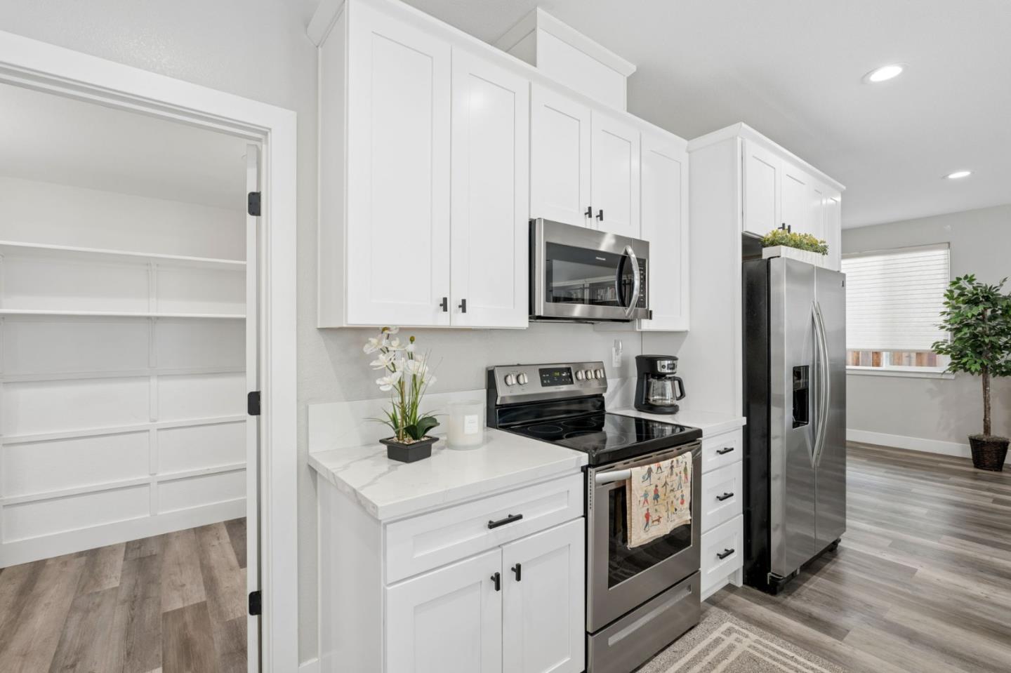 3807 Louis Krohn DR