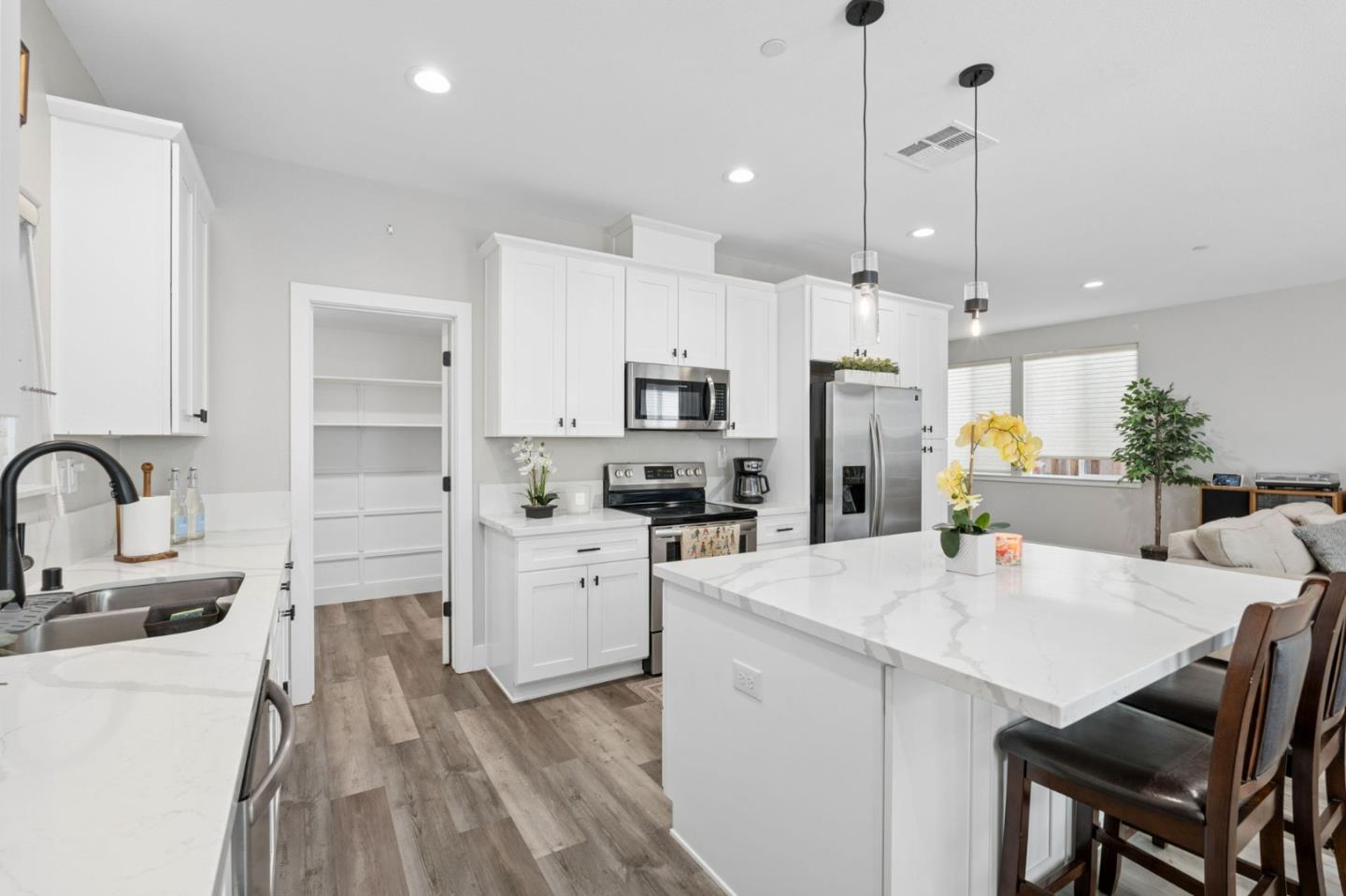 3807 Louis Krohn DR