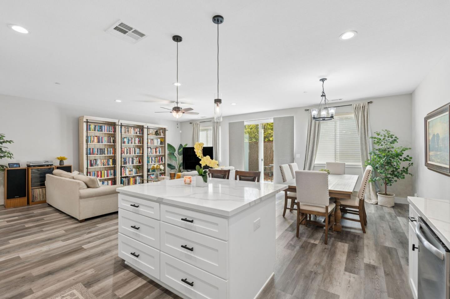 3807 Louis Krohn DR