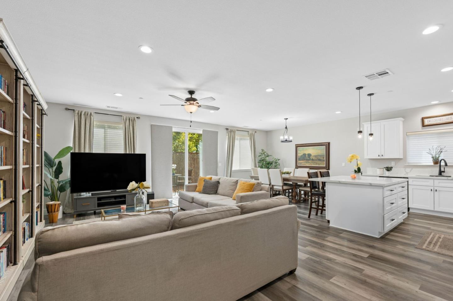 3807 Louis Krohn DR