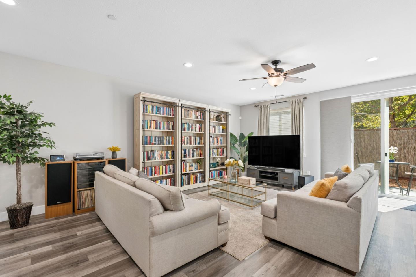 3807 Louis Krohn DR